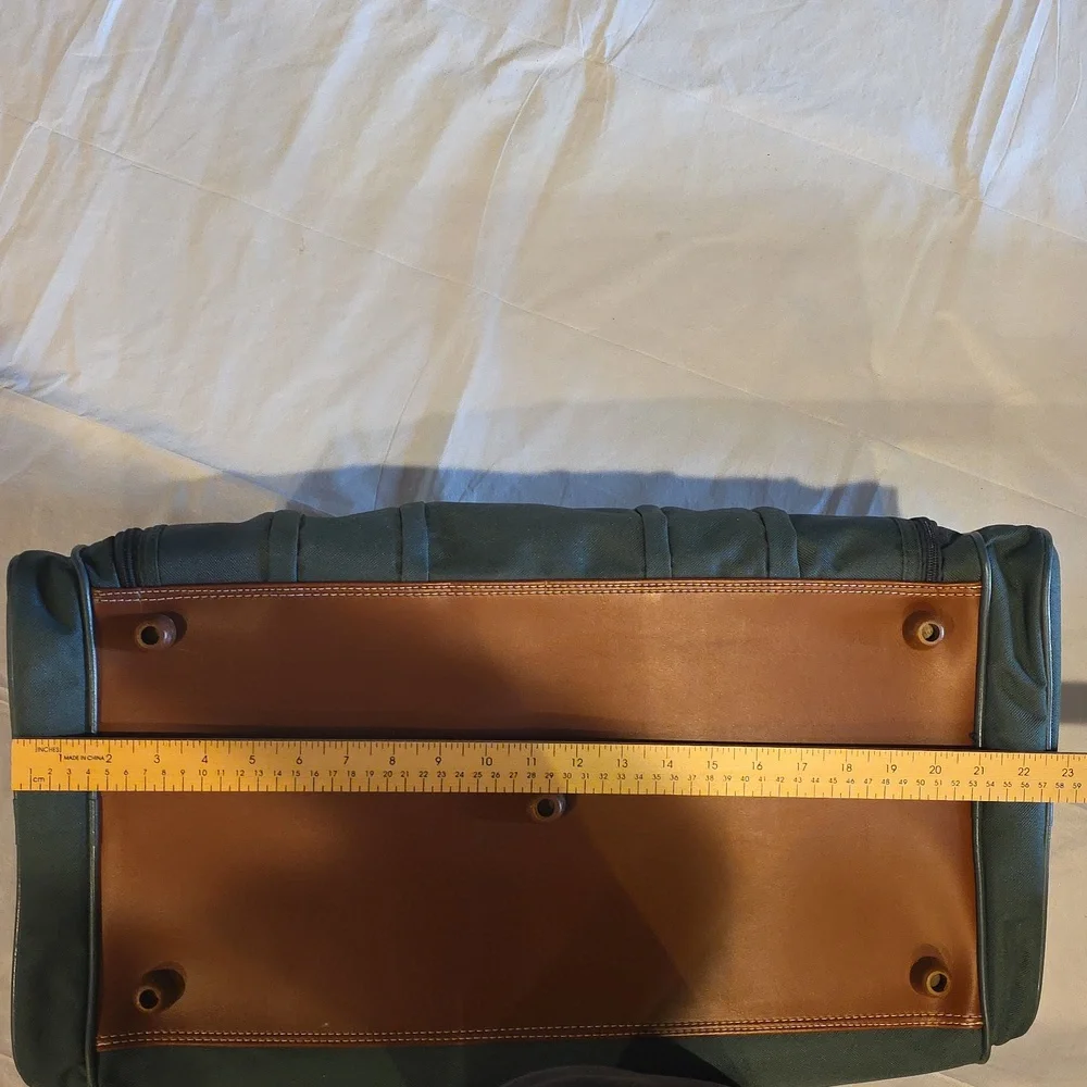 Lira By Ascot Large Travel Duffel Bag Green Tan‎ 23x10x12